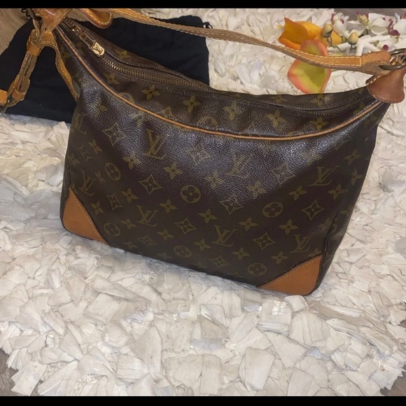 Does Louis Vuitton Have Free Shipping Container